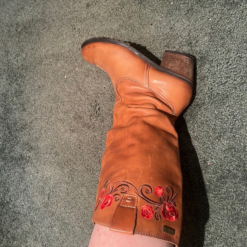 Soft leather, brown Pikolinos leather cowboy boots size 38, with rose embroidery